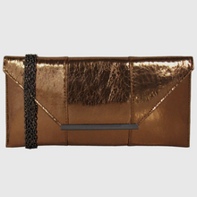 Load image into Gallery viewer, Metallic Clutch With Removable Chain Strap
